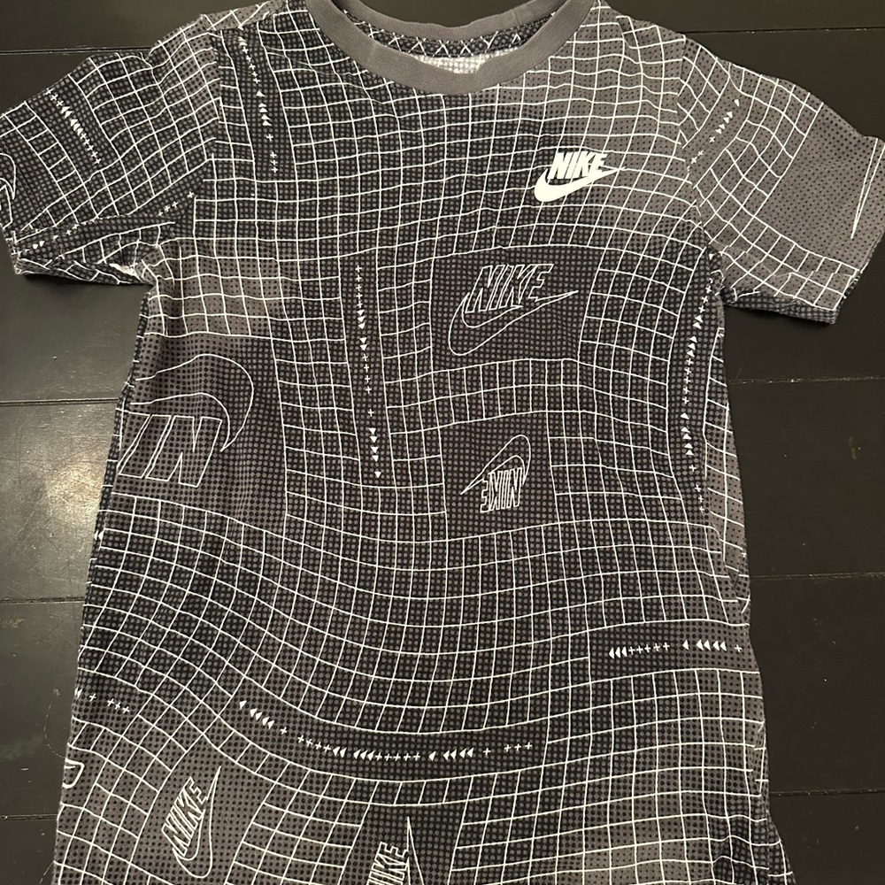 Nike Black and White Graphic T-Shirt